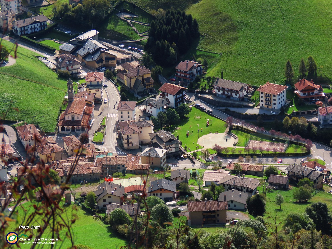 32 Zoom sul centro di Valpiana.JPG